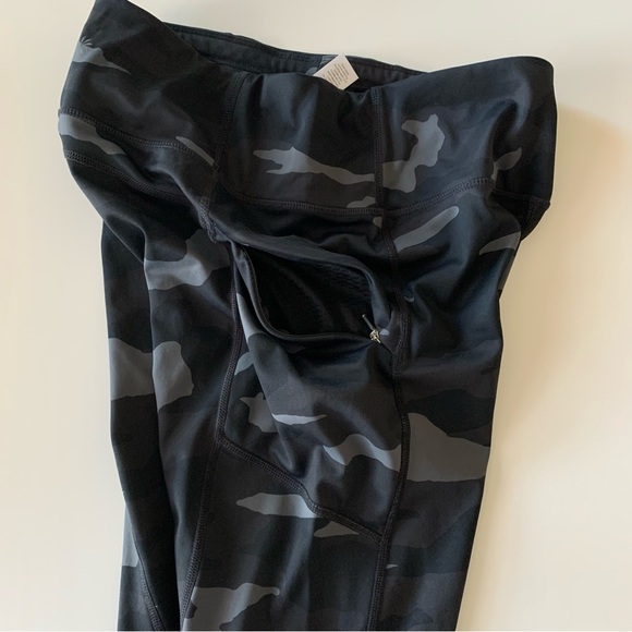 Athleta camo contender 7/8 tight size small - Picture 8 of 11